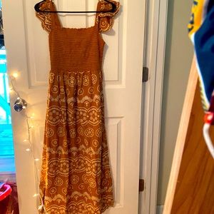 Maxi dress with white detail